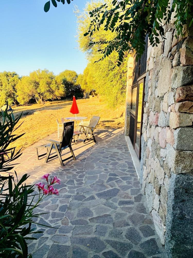 Liscia Country Relais Vendégház Sant'Antonio di Gallura Kültér fotó